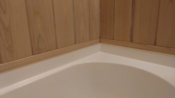 板張りの風呂