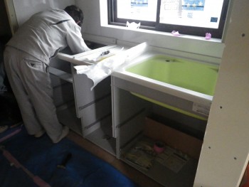 システムキッチン　施工中